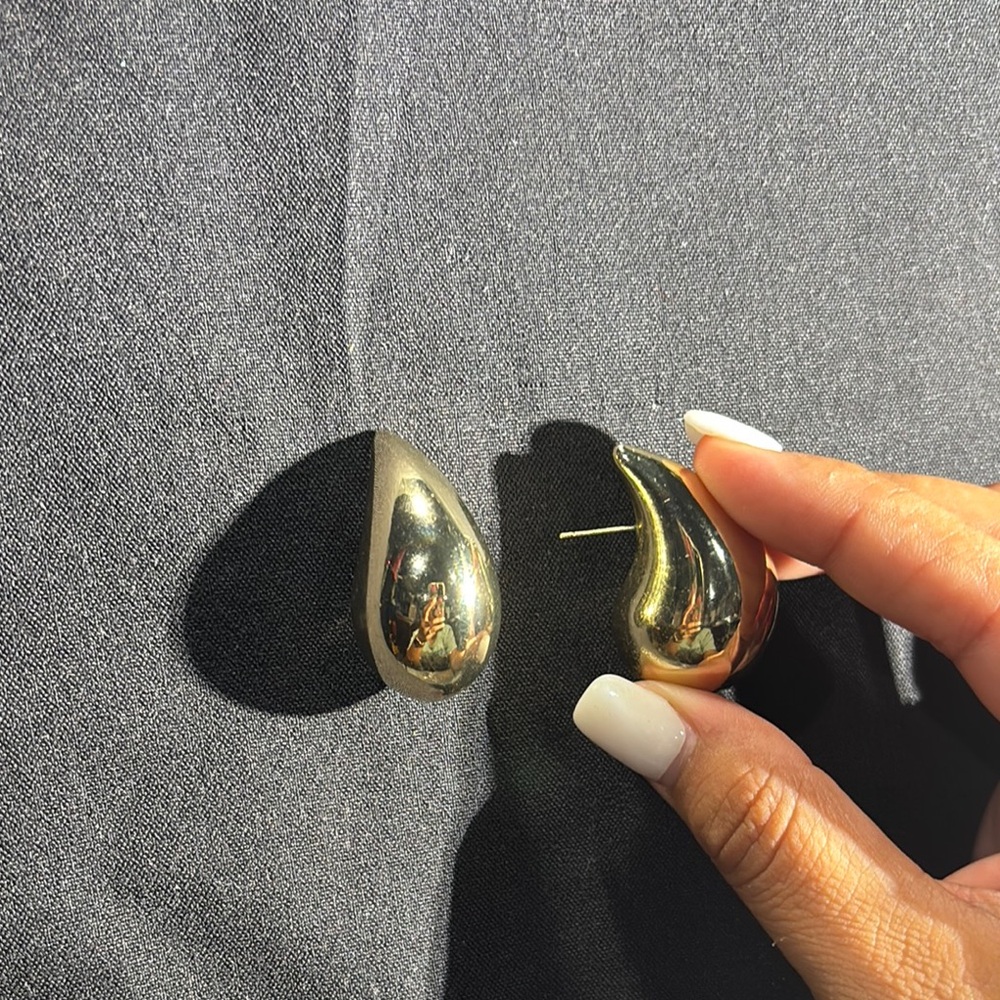 Elegant Gold Teardrop Earrings